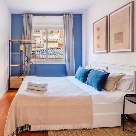 Next To Sagrada Familia 4-Bedroom Apartment บาร์เซโลนา ภายนอก รูปภาพ