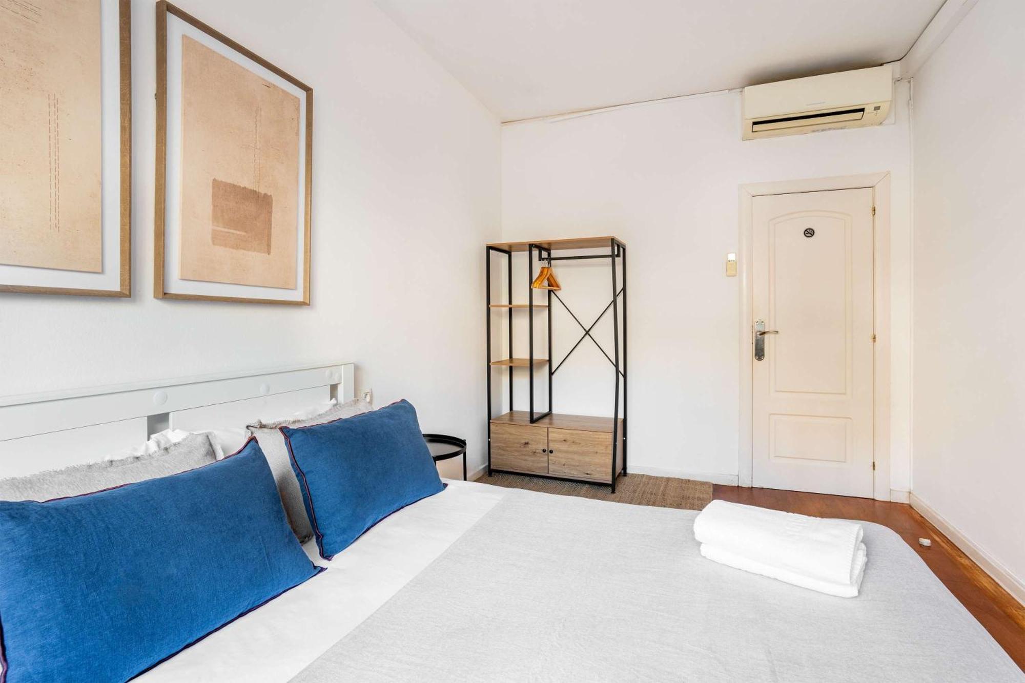 Next To Sagrada Familia 4-Bedroom Apartment บาร์เซโลนา ภายนอก รูปภาพ